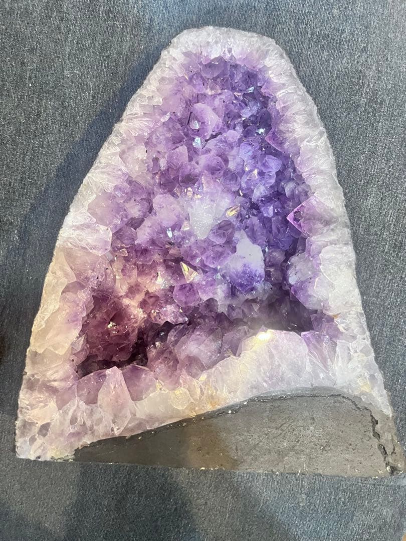 お値下げします【アメジスト】9.3キロ　原石　専用台付