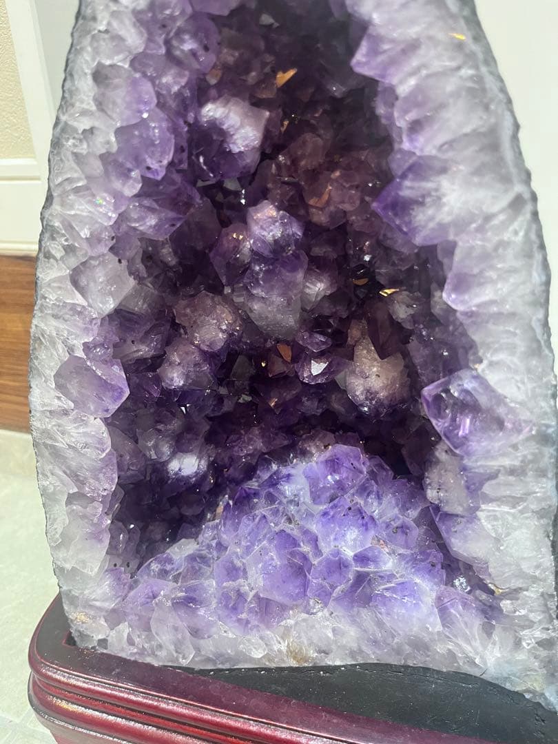 お値下げします【アメジスト】9.3キロ　原石　専用台付