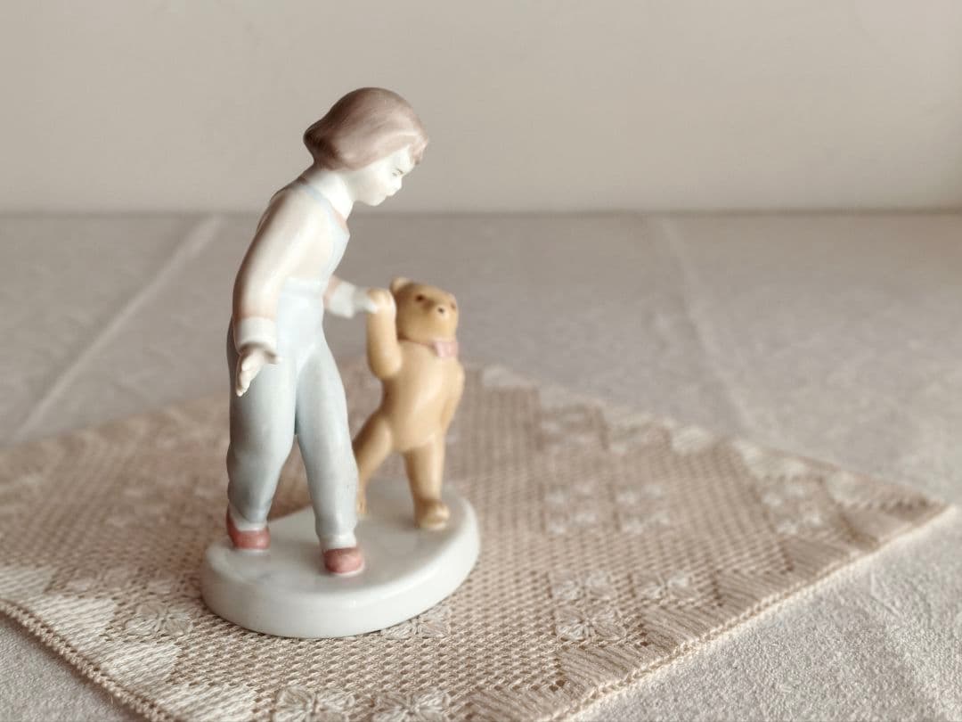 * vintage figure ୨୧ * ゜❀ 女の子と テディ・ベア