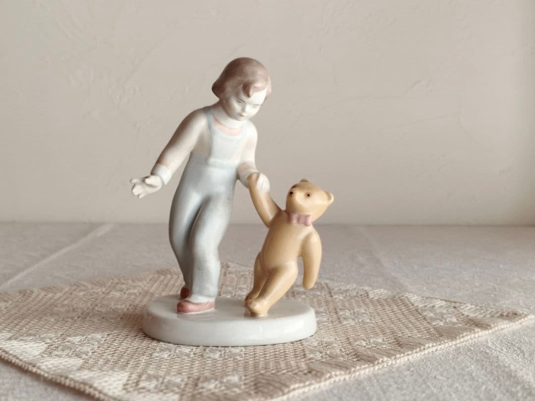 * vintage figure ୨୧ * ゜❀ 女の子と テディ・ベア