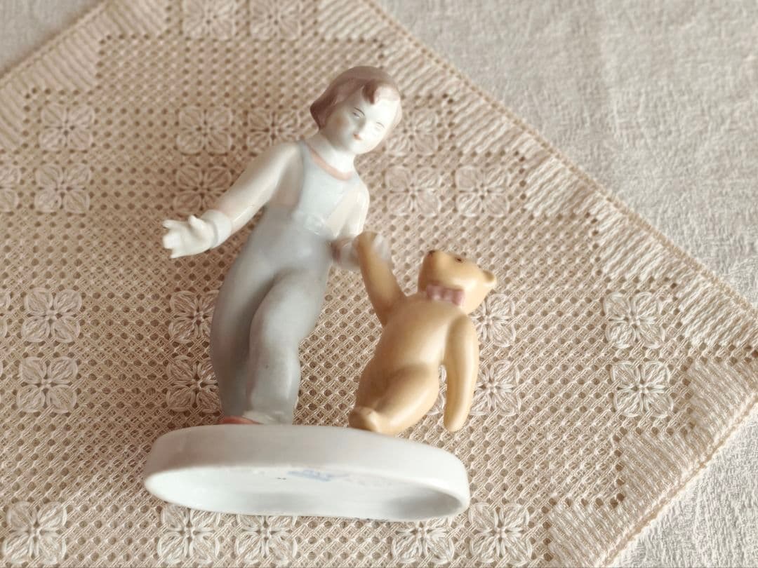 * vintage figure ୨୧ * ゜❀ 女の子と テディ・ベア