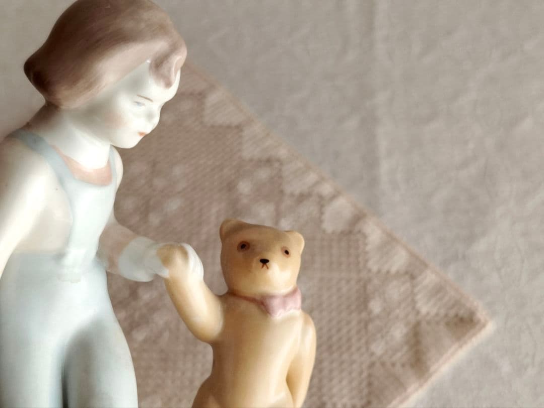 * vintage figure ୨୧ * ゜❀ 女の子と テディ・ベア