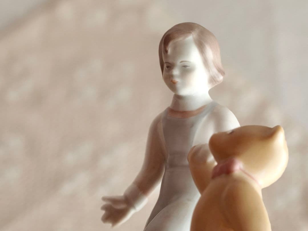 * vintage figure ୨୧ * ゜❀ 女の子と テディ・ベア