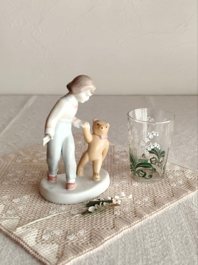 * vintage figure ୨୧ * ゜❀ 女の子と テディ・ベア