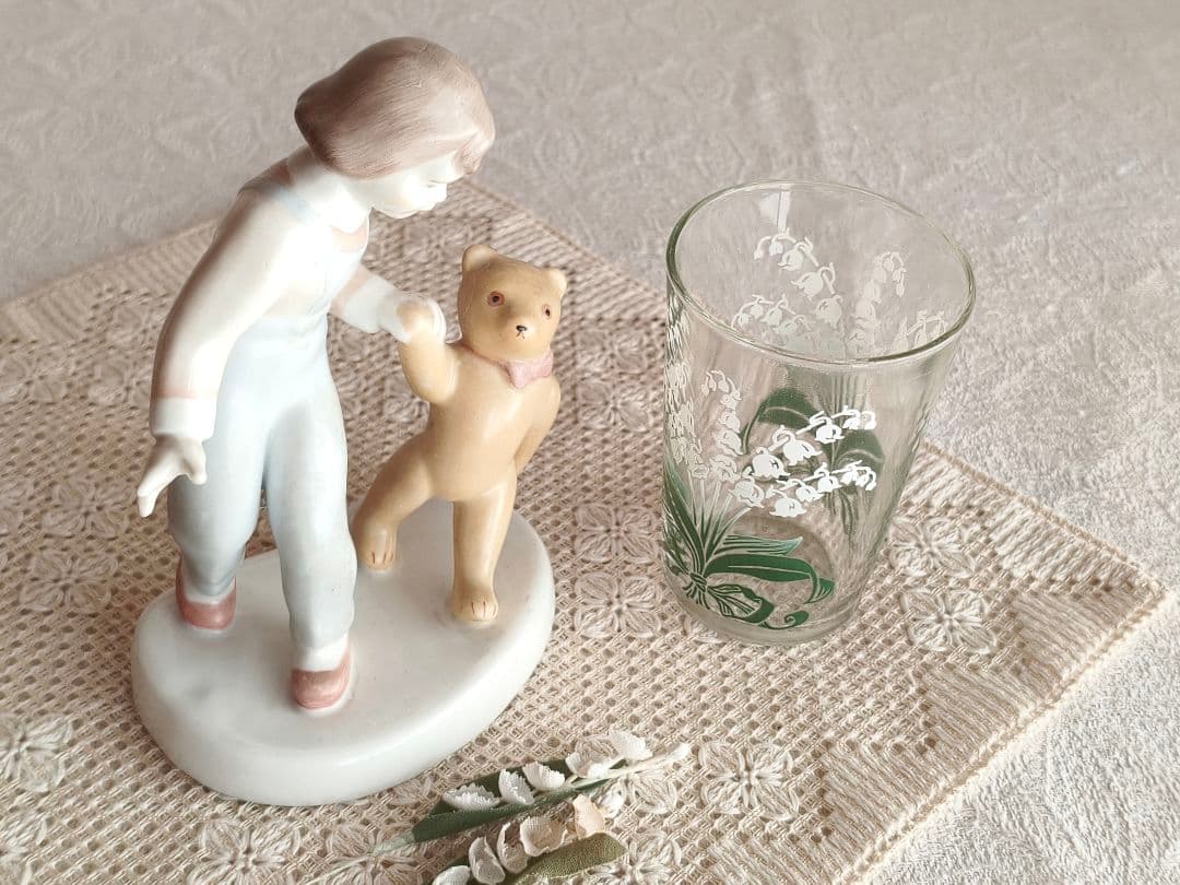 * vintage figure ୨୧ * ゜❀ 女の子と テディ・ベア