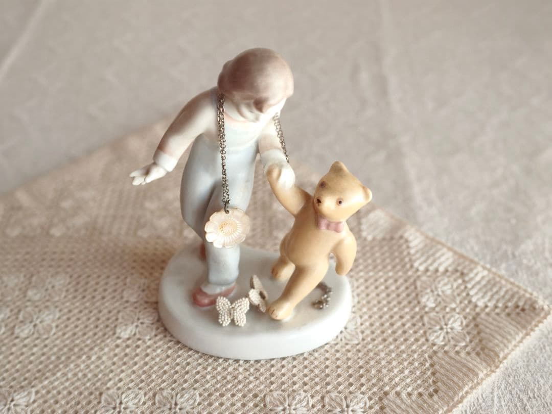 * vintage figure ୨୧ * ゜❀ 女の子と テディ・ベア
