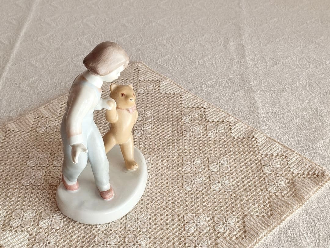 * vintage figure ୨୧ * ゜❀ 女の子と テディ・ベア