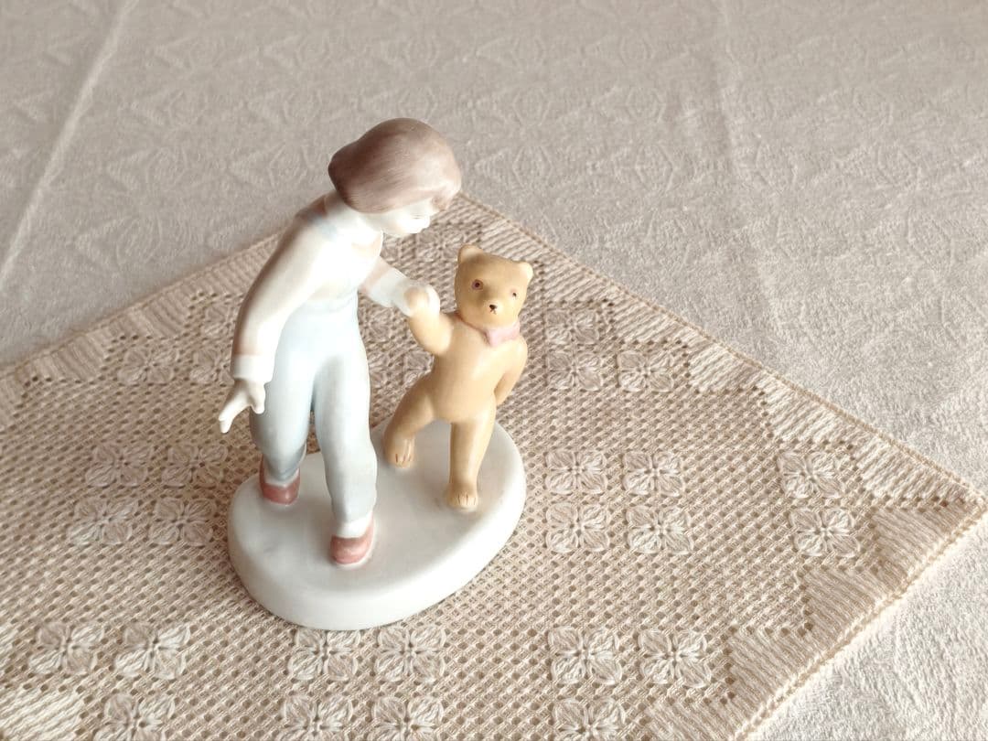 * vintage figure ୨୧ * ゜❀ 女の子と テディ・ベア
