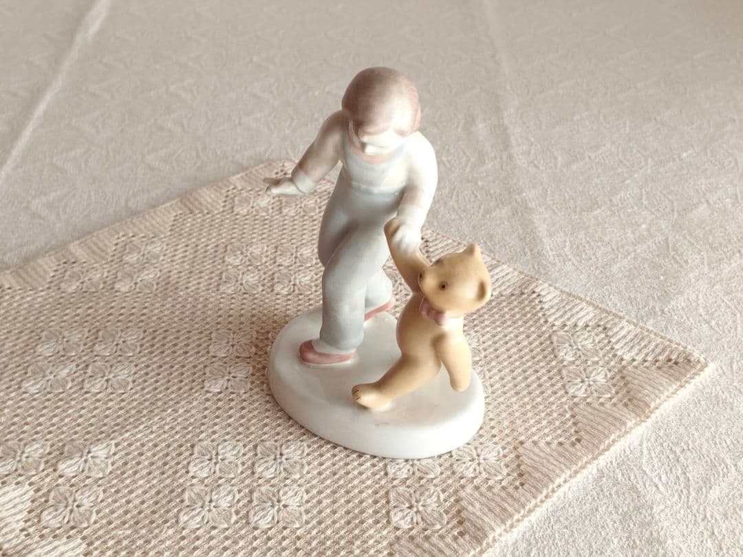 * vintage figure ୨୧ * ゜❀ 女の子と テディ・ベア