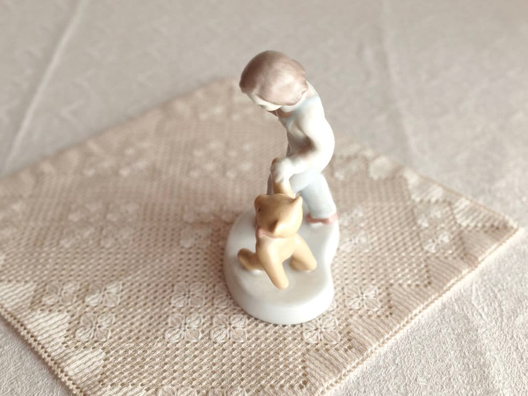 * vintage figure ୨୧ * ゜❀ 女の子と テディ・ベア