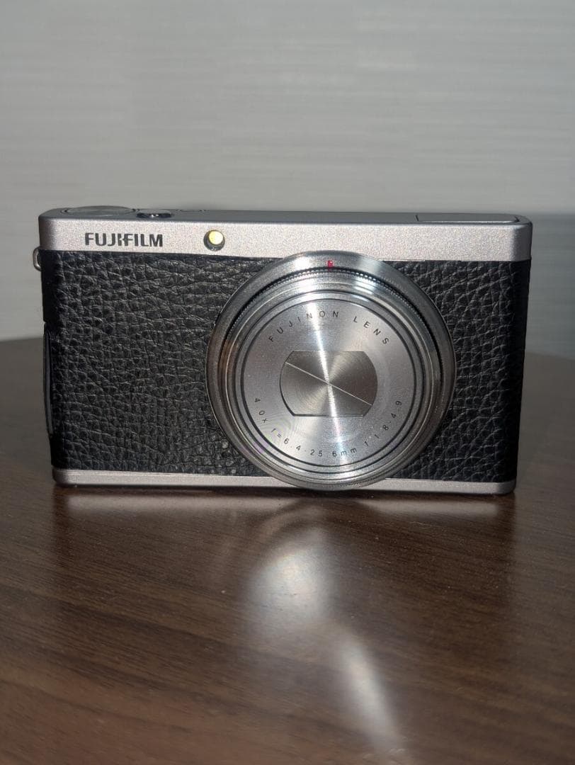 【美品 箱付】フジフィルム FUJIFILM XF1 デジカメ コンパクト