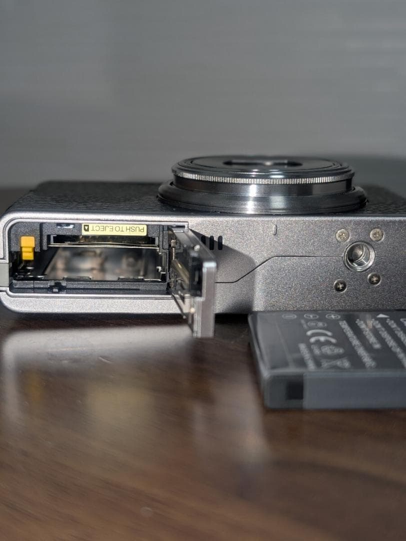 【美品 箱付】フジフィルム FUJIFILM XF1 デジカメ コンパクト