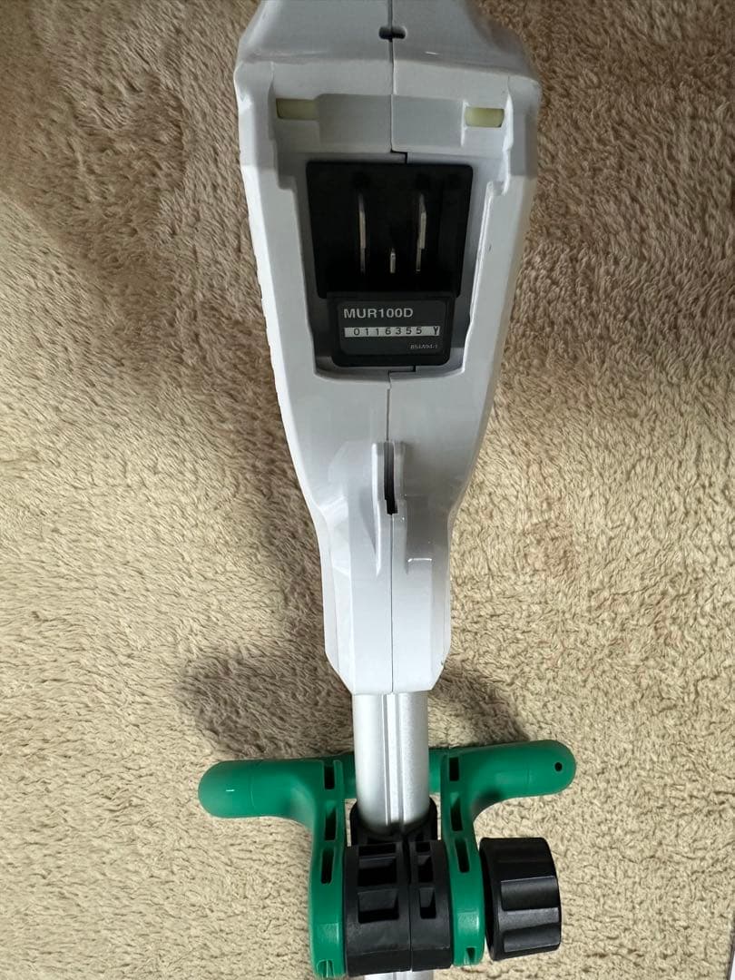 マキタ　充電式草刈機　MUR100D（本体のみ)