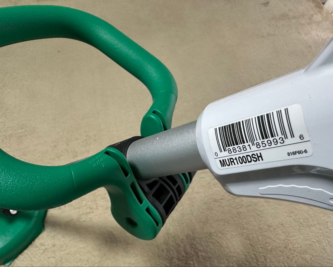 マキタ　充電式草刈機　MUR100D（本体のみ)