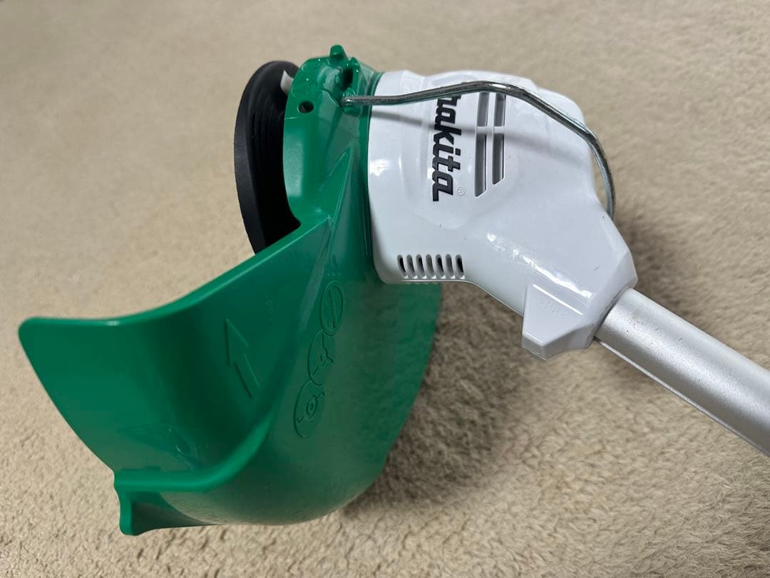 マキタ　充電式草刈機　MUR100D（本体のみ)