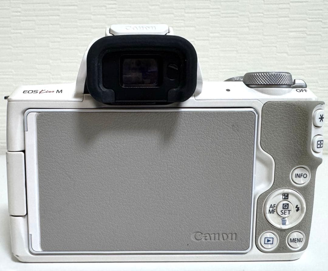 Canon EOSkissM　ズームレンズキット 18-150mm　ホワイト