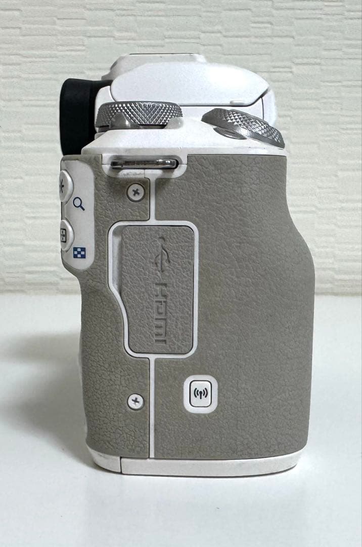 Canon EOSkissM　ズームレンズキット 18-150mm　ホワイト