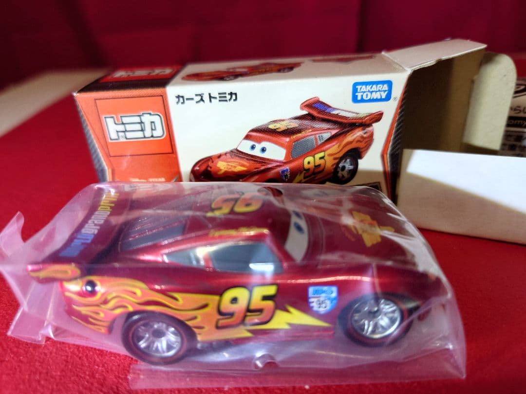 【新品未使用】カーズ トミカ ライトニング＊マックイーン レッドメタリック