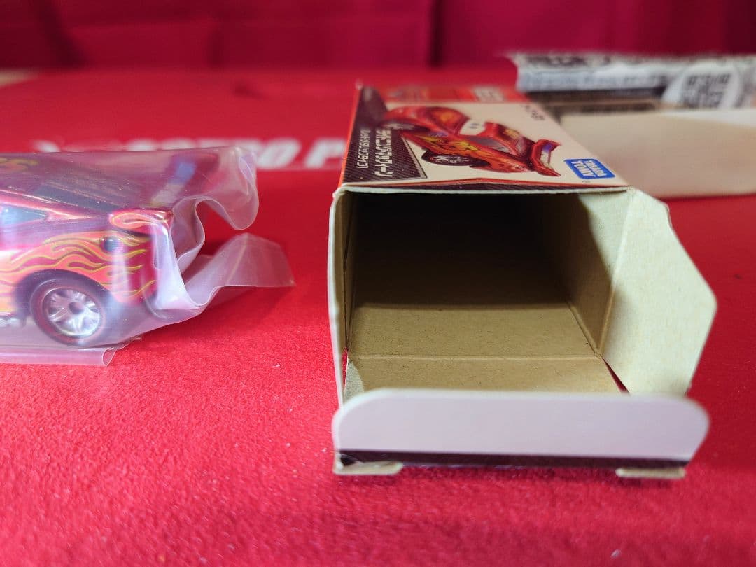 【新品未使用】カーズ トミカ ライトニング＊マックイーン レッドメタリック