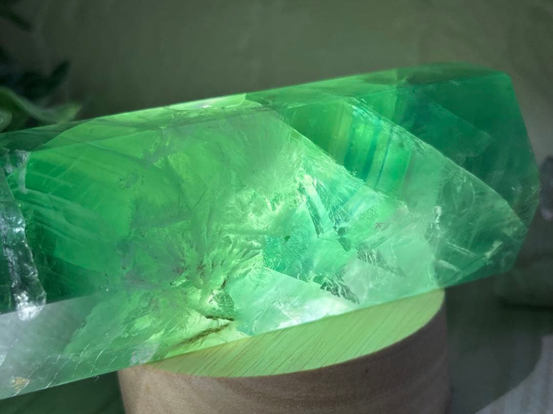 エンジェルフェザー✨　レインボー　フローライト　蛍石　特大　ポイント　原石