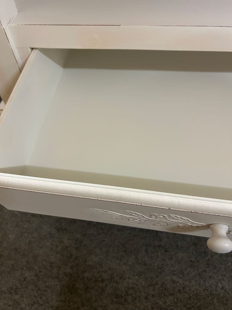 値下げ　新品　テレビ台　ホワイト　北欧調　ロココ調　おしゃれ　キズあり　白