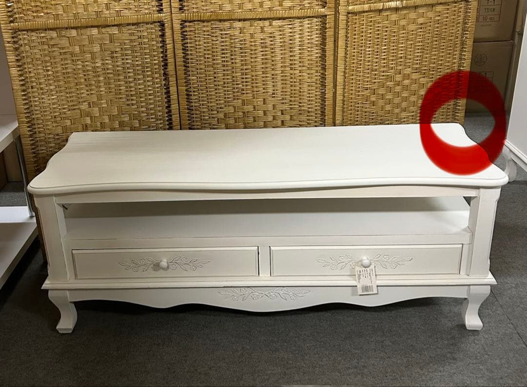 値下げ　新品　テレビ台　ホワイト　北欧調　ロココ調　おしゃれ　キズあり　白