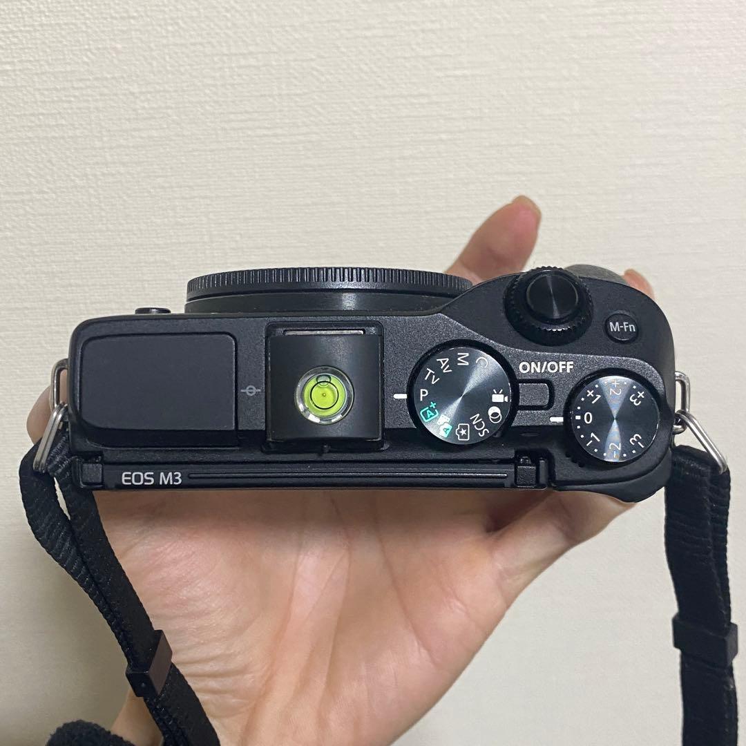 Canon EOS M3 ボディ動作確認済付属品あり液晶反転時ブラックアウトあり