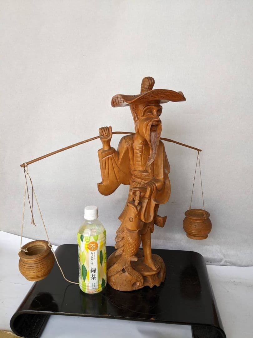 東南アジア　お土産品　本体一刀彫