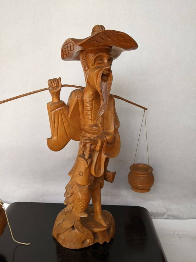 東南アジア　お土産品　本体一刀彫