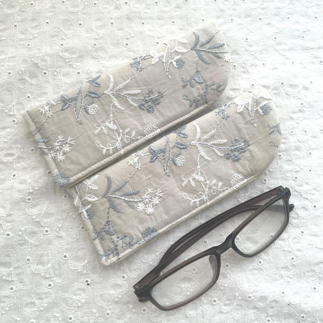 草です！刺繍生地のメガネケース　ハンドメイド