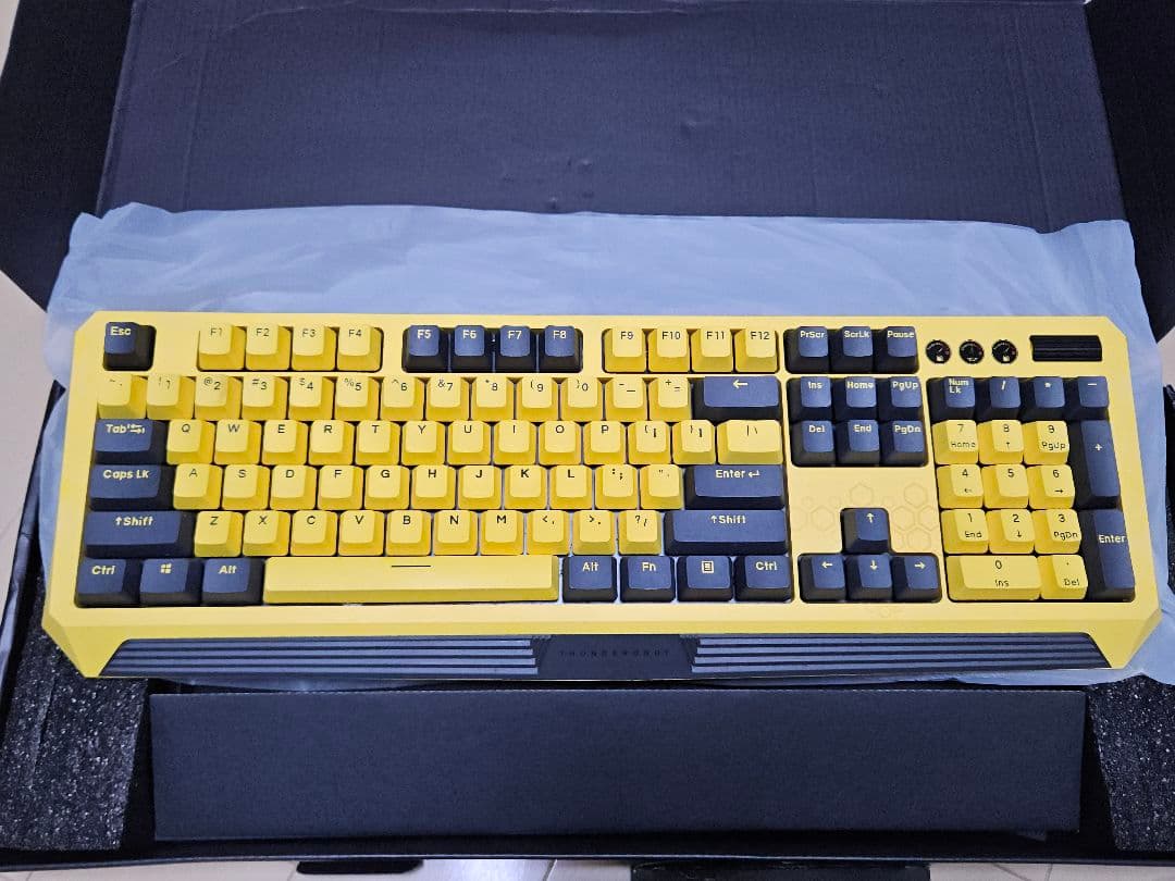 ゲーミングキーボードとマウスセット　トランスフォーマー　バンブルビー