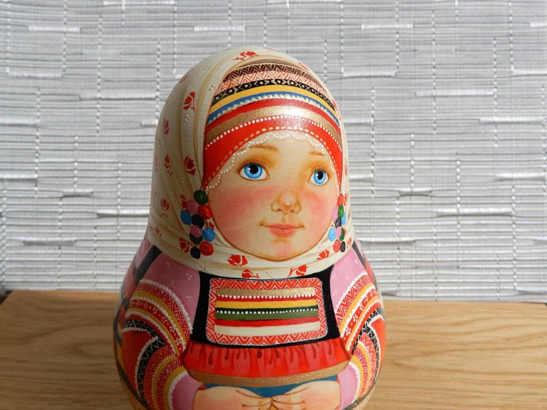 エレナ・シドロワ　カラフルな民族衣装のおきあがりこぼし　マトリョーシカ　作家もの