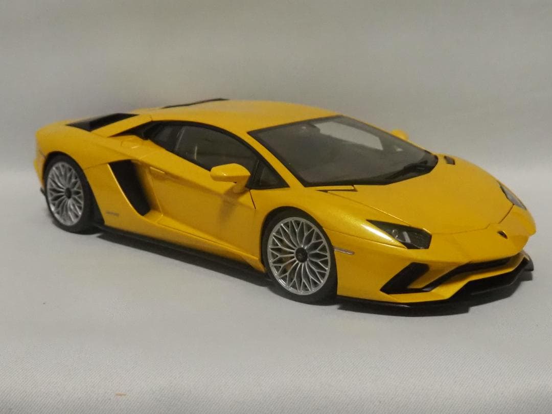 AUTOart 1/18 ランボルギーニ アヴェンタドール S イエロー