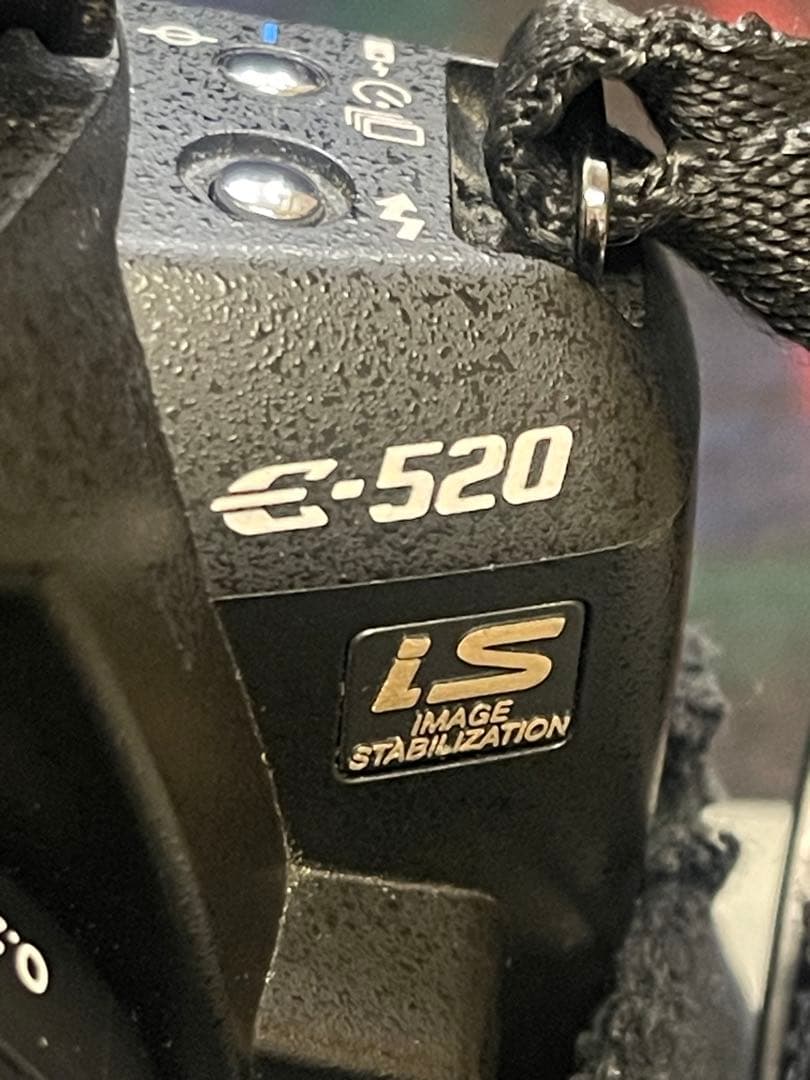 オリンパスデジタル一眼レフカメラ　E-520 デジタルカメラ充電器付きレンズ付き