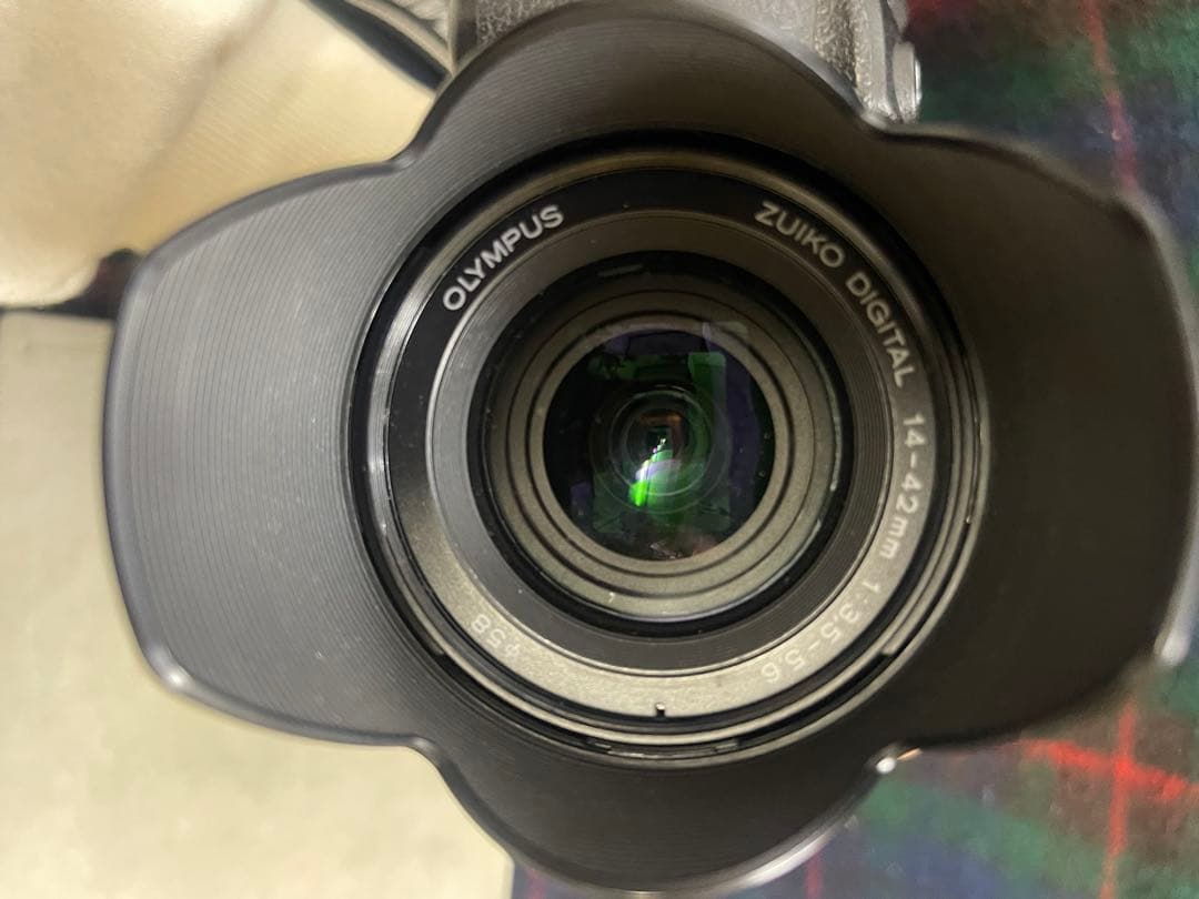 オリンパスデジタル一眼レフカメラ　E-520 デジタルカメラ充電器付きレンズ付き