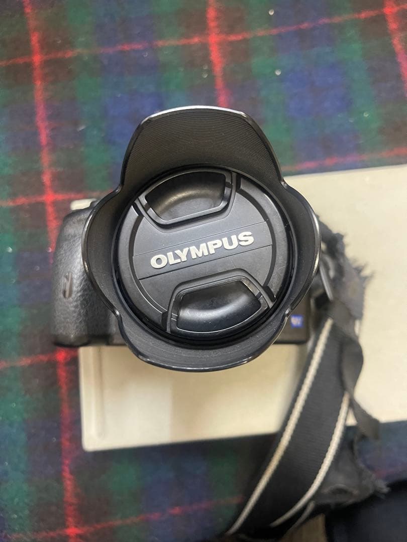 オリンパスデジタル一眼レフカメラ　E-520 デジタルカメラ充電器付きレンズ付き