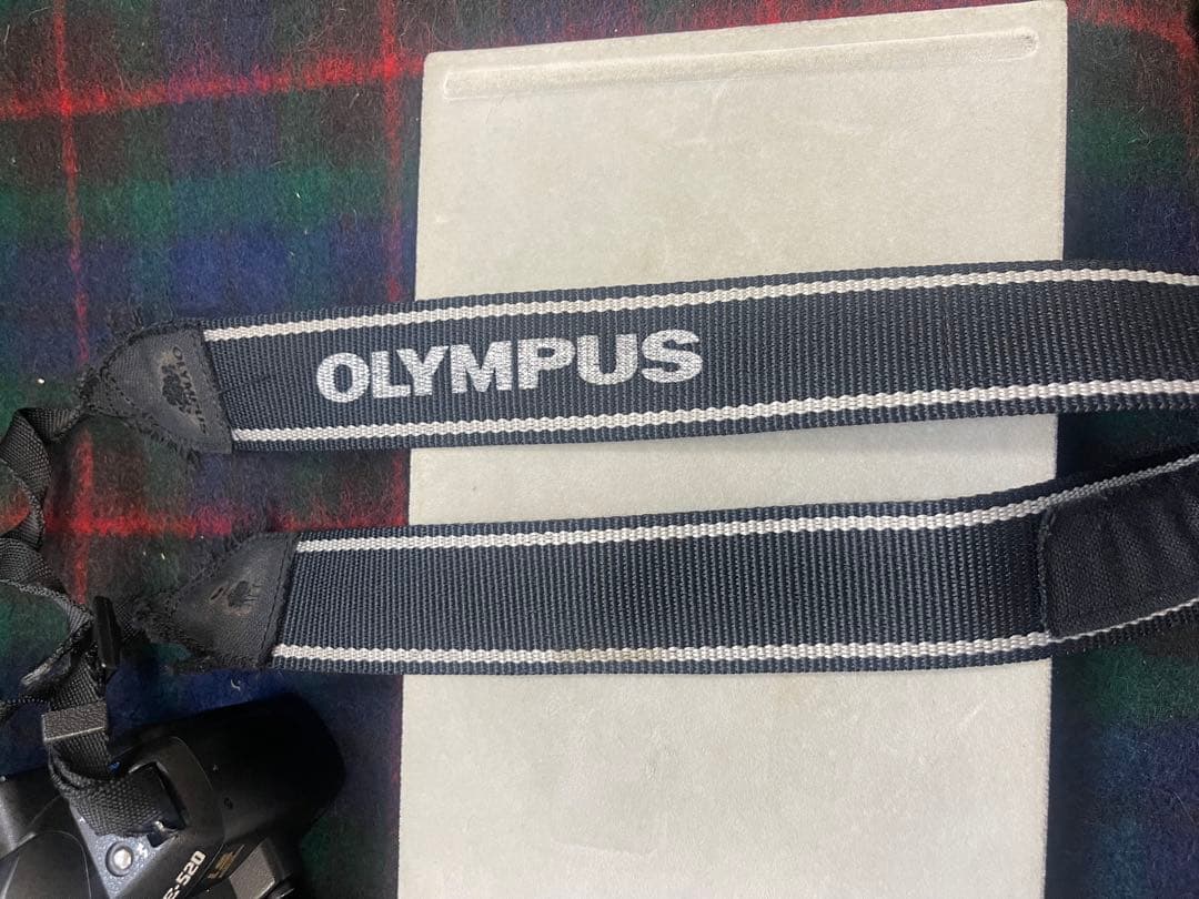 オリンパスデジタル一眼レフカメラ　E-520 デジタルカメラ充電器付きレンズ付き