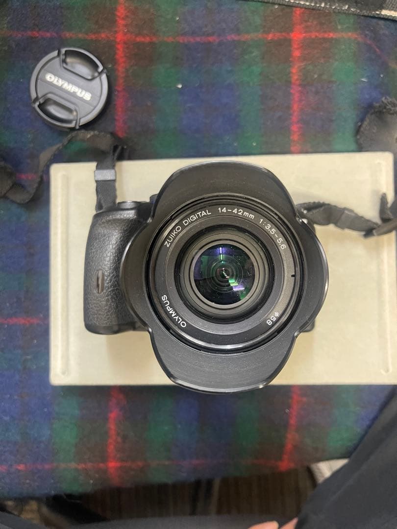 オリンパスデジタル一眼レフカメラ　E-520 デジタルカメラ充電器付きレンズ付き