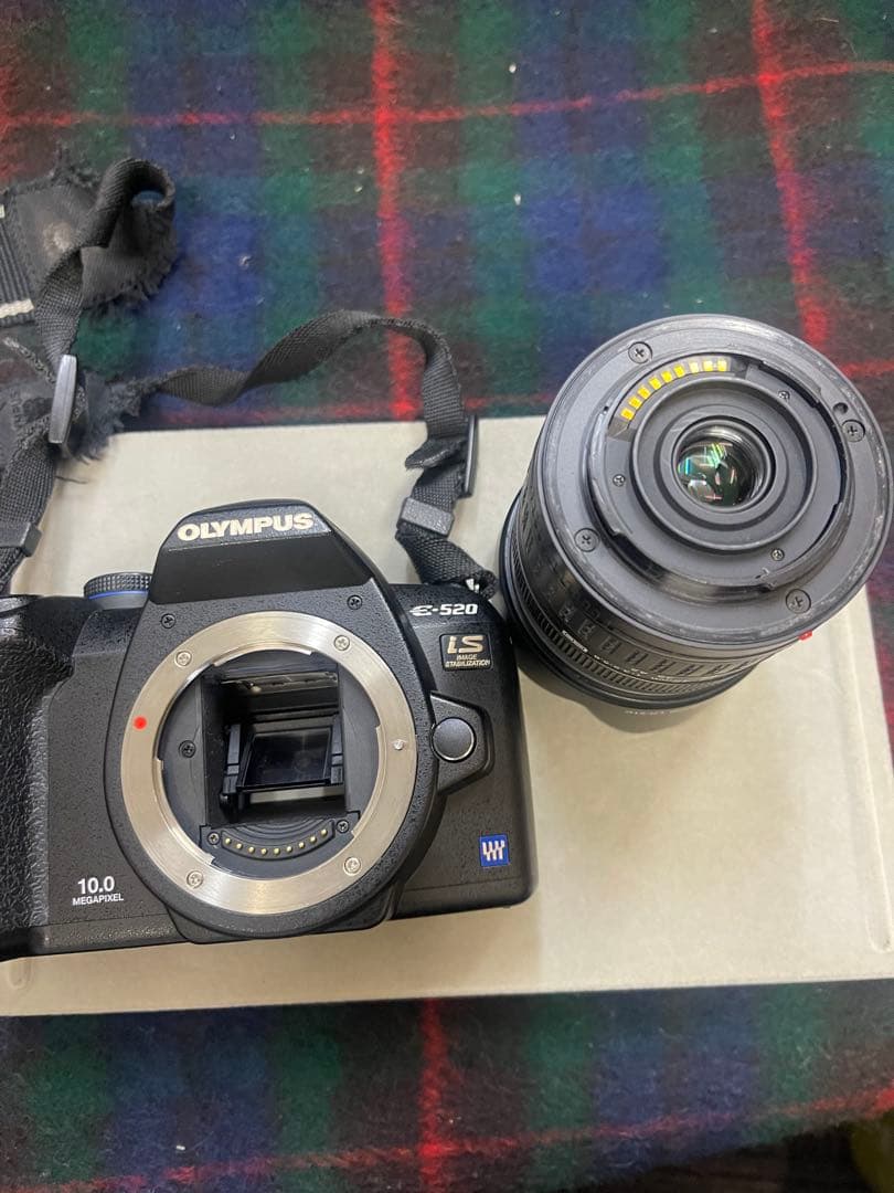 オリンパスデジタル一眼レフカメラ　E-520 デジタルカメラ充電器付きレンズ付き