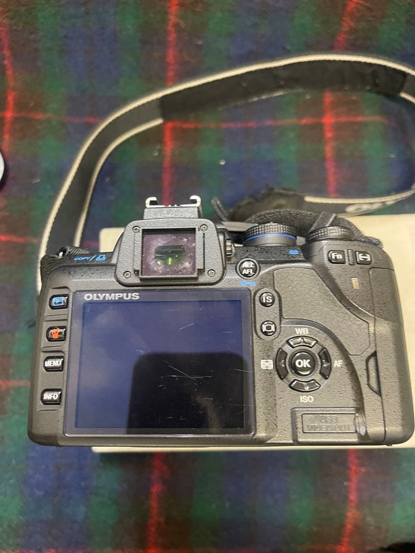 オリンパスデジタル一眼レフカメラ　E-520 デジタルカメラ充電器付きレンズ付き