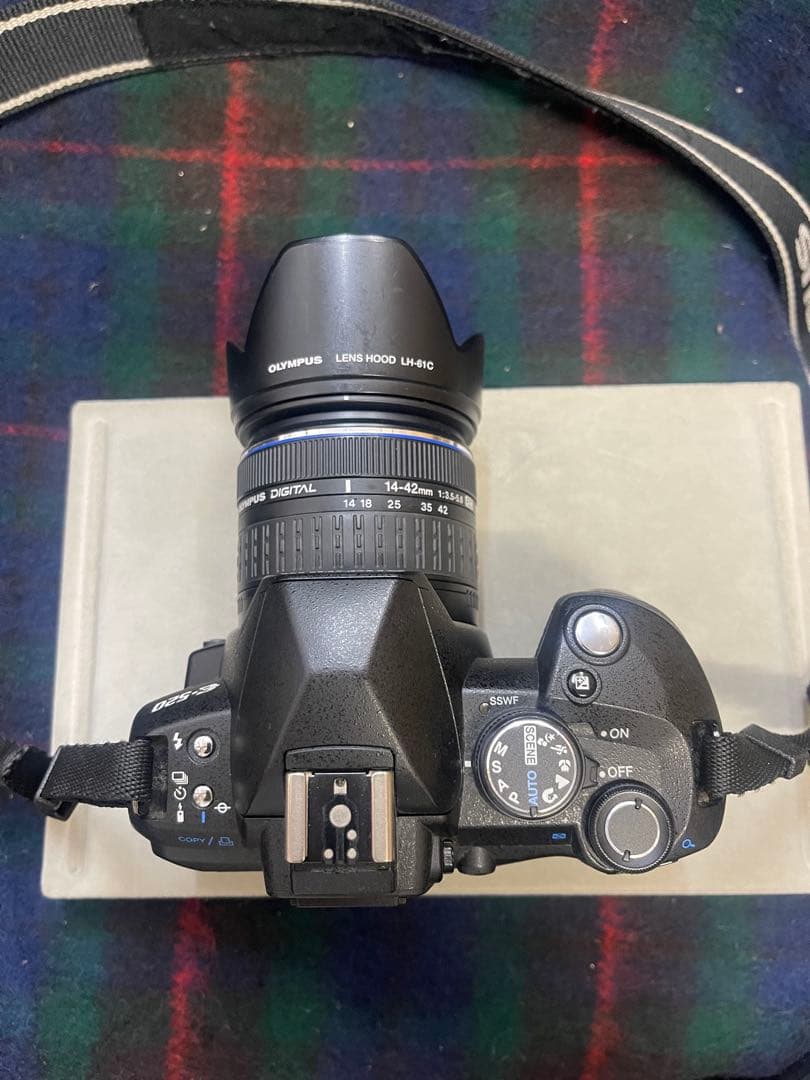 オリンパスデジタル一眼レフカメラ　E-520 デジタルカメラ充電器付きレンズ付き