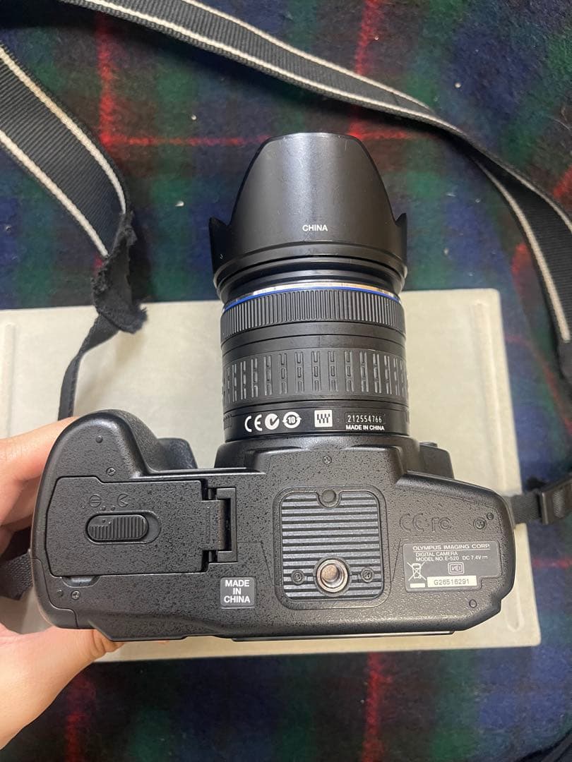 オリンパスデジタル一眼レフカメラ　E-520 デジタルカメラ充電器付きレンズ付き