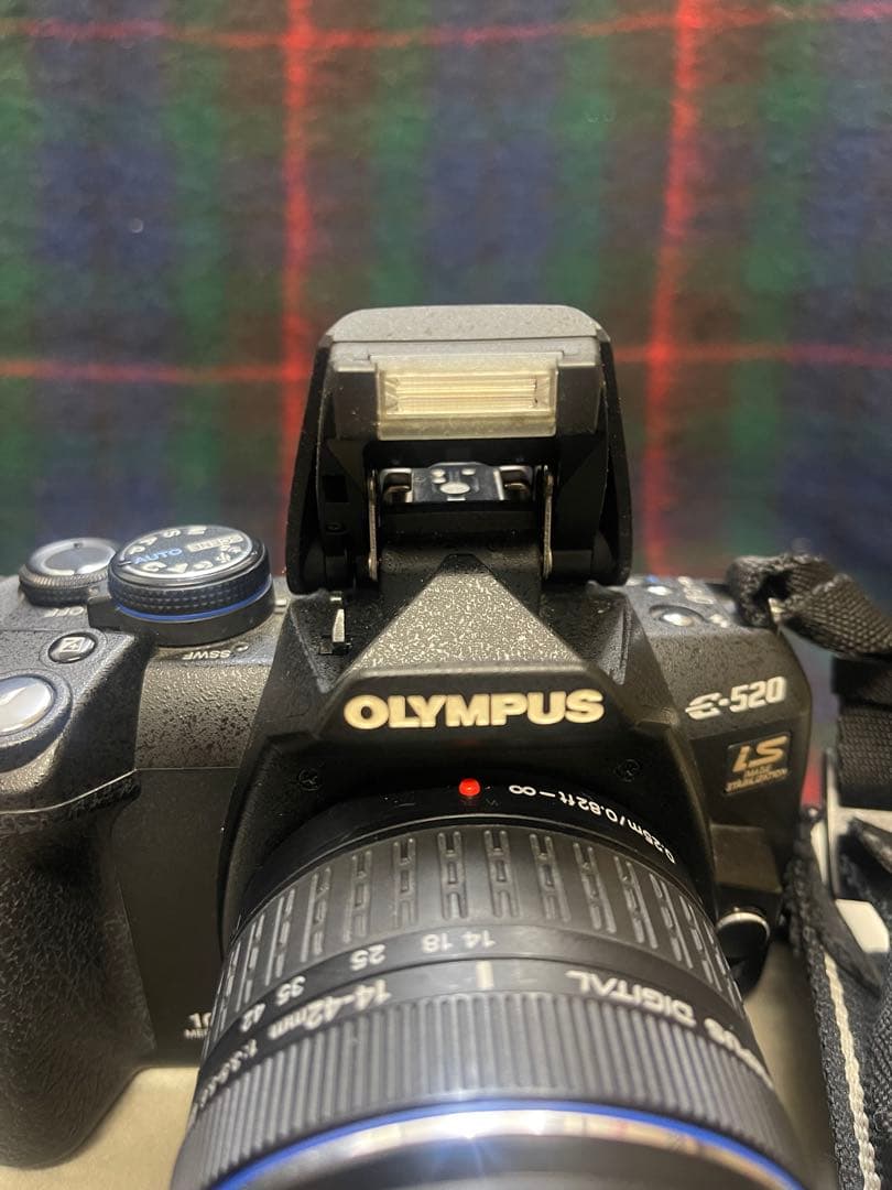 オリンパスデジタル一眼レフカメラ　E-520 デジタルカメラ充電器付きレンズ付き