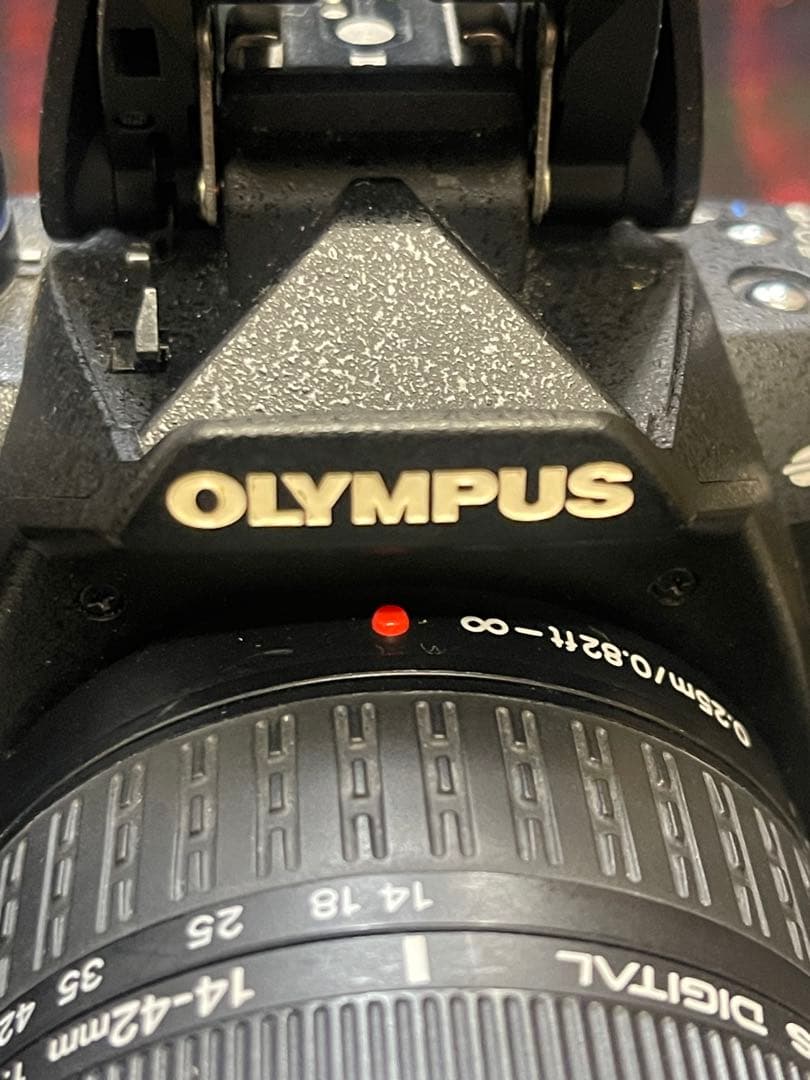 オリンパスデジタル一眼レフカメラ　E-520 デジタルカメラ充電器付きレンズ付き