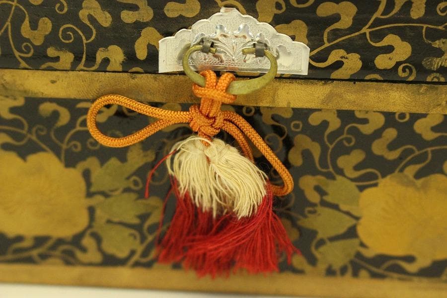 雛道具 ミニチュア 蒔絵 箪笥 長持 木製 時代物(A980)