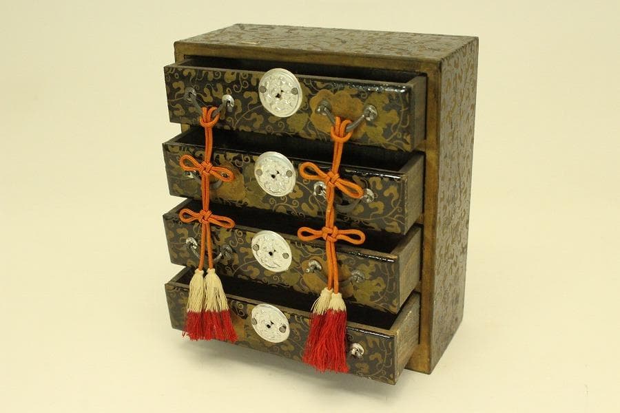 雛道具 ミニチュア 蒔絵 箪笥 長持 木製 時代物(A980)