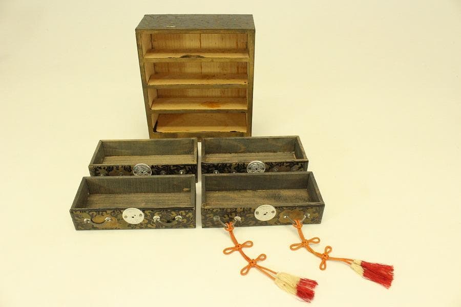 雛道具 ミニチュア 蒔絵 箪笥 長持 木製 時代物(A980)