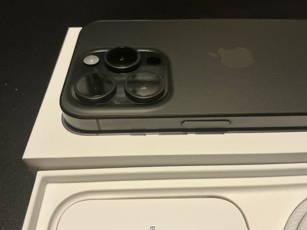 【美品】iPhone15 pro ブラック128GB 付属品・箱付 SIMフリー