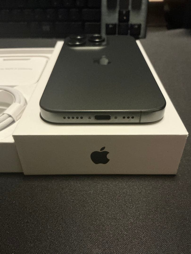 【美品】iPhone15 pro ブラック128GB 付属品・箱付 SIMフリー