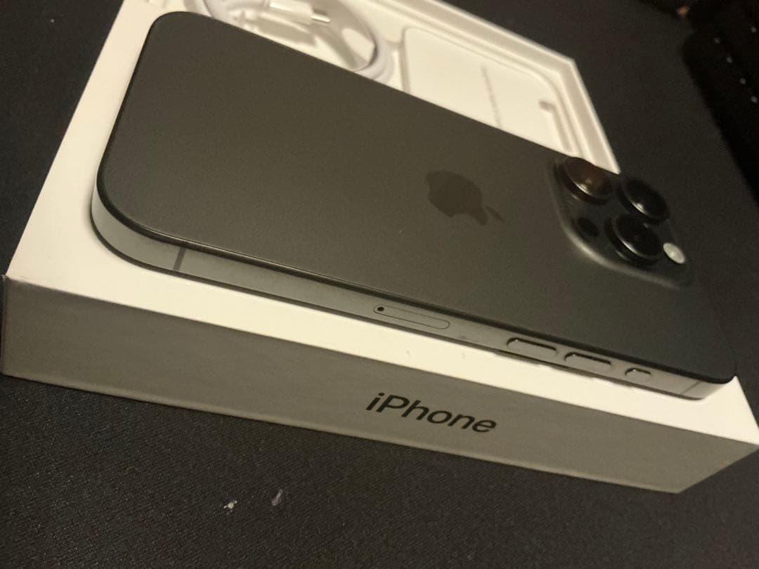 【美品】iPhone15 pro ブラック128GB 付属品・箱付 SIMフリー